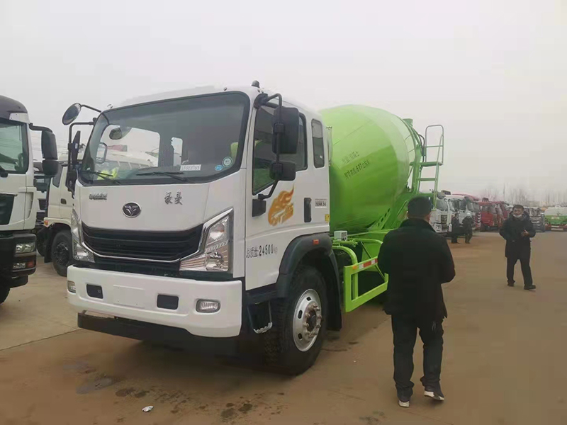 重汽豪曼國六後八輪8方攪拌車
